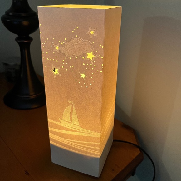 Paper Art Table Lamp - Light box lamp -Starry night on lake scene - Picture 3 of 11